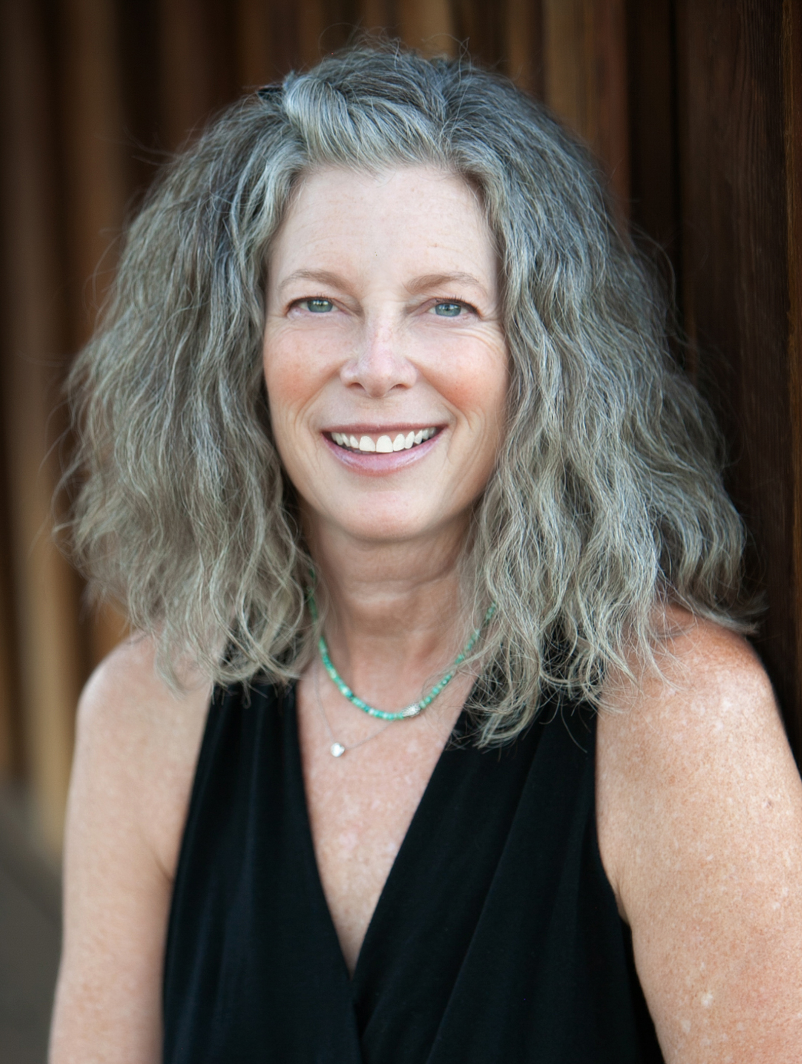 Hollye Headshot-Edit (1)